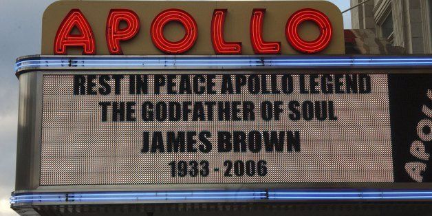 NEW YORK - DECEMBER 27: (ITALY OUT, NY DAILY NEWS OUT, NY NEWSDAY OUT) The marquee at the Apollo Theater displays a tribute to James Brown who died on Christmas on December 27, 2006 in New York City. (Photo by Arnaldo Magnani/Getty Images)