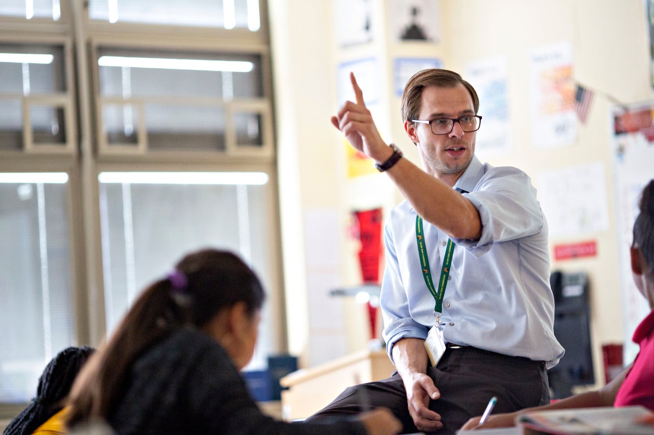 Joey Grace, a teacher at Glen Oak Primary School in Peoria, Illinois, leads a geography class.