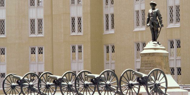 Virginia, Lexington. Stonewall Jackson Statue And Cannons At Virginia Military Institute.