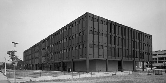 Ludwig Mies van der Rohe, Heywood-Wakefield, Duquesne University Science Center, Pittsburgh Pennsylvania. 1968 Nov 26. Exterior building. (Photo by: Hedrich-Blessing Photographers/Chicago Historical Society/UIG via Getty Images)