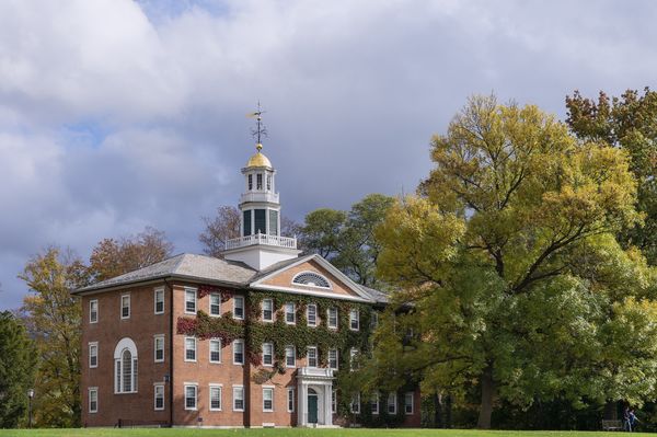 These Colleges Supposedly Have The Most (And Least) Dateable Alumni ...