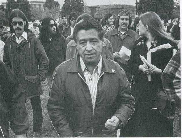 description 1 César Chávez visitas colegio César Chávez en 1974, un año después de la escuela abrió. estaba allí para mostrar su apoyo a ... 
