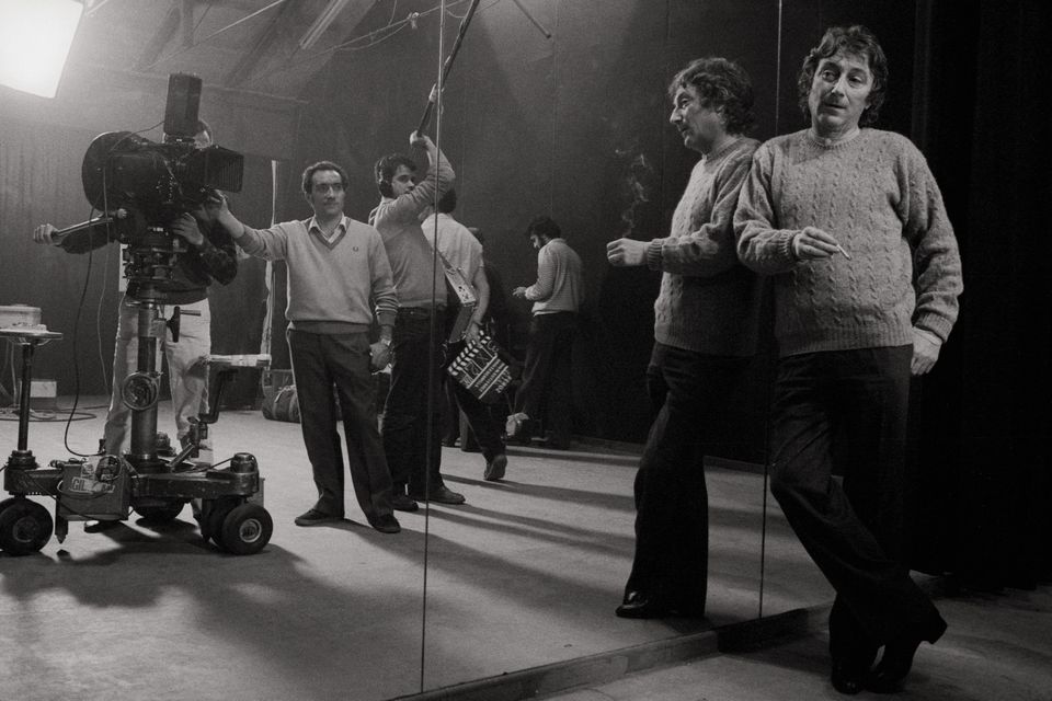 Elias Querejeta, film producer The producer with the technicians in a film set during the shooting of 'Feroz', a film of Manuel Gutierrez Aragon