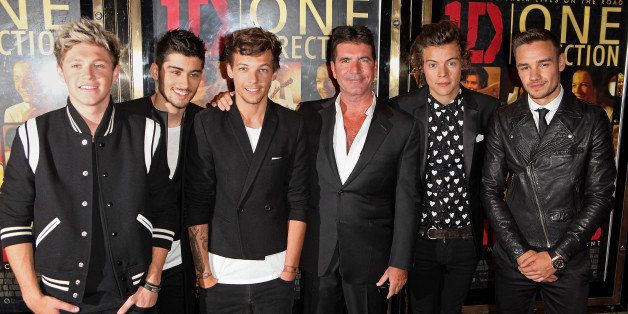 LONDON, ENGLAND - AUGUST 20: (EMBARGOED FOR PUBLICATION IN UK TABLOID NEWSPAPERS UNTIL 48 HOURS AFTER CREATE DATE AND TIME. MANDATORY CREDIT PHOTO BY DAVE M. BENETT/WIREIMAGE REQUIRED) (L to R) Niall Horan, Zayn Malik, Louis Tomlinson, Simon Cowell, Harry Styles and Liam Payne attend the World Premiere of 'One Direction: This Is Us 3D' at Empire Leicester Square on August 20, 2013 in London, England. (Photo by Dave M. Benett/WireImage)