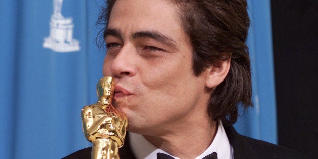 Benicio Del Toro kisses his Oscar for best supporting actor backstage at the 73rd Annual Academy Awards at the Shrine Auditor
