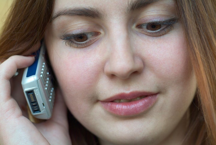 Brain dominance linked to preferred ear for cellphone