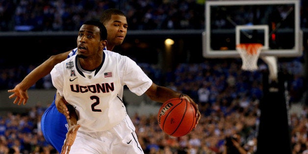 ARLINGTON, TX - APRIL 07: DeAndre Daniels #2 of the Connecticut Huskies drives to the basket against the Kentucky Wildcats during the NCAA Men's Final Four Championship at AT&T Stadium on April 7, 2014 in Arlington, Texas. (Photo by Ronald Martinez/Getty Images)