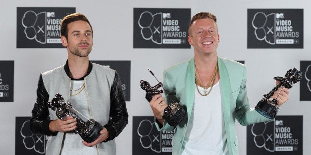 NEW YORK, NY - AUGUST 25: Ryan Lewis (L) and Macklemore pose with Best Hip Hop Video, Best Video With A Social Message and B