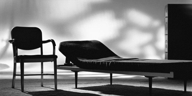 EMPTY PSYCHIATRISTS COUCH AND CHAIR