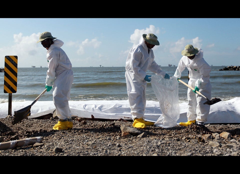 Gulf Coast Battles Continued Spread Of Oil In Its Waters And Coastline