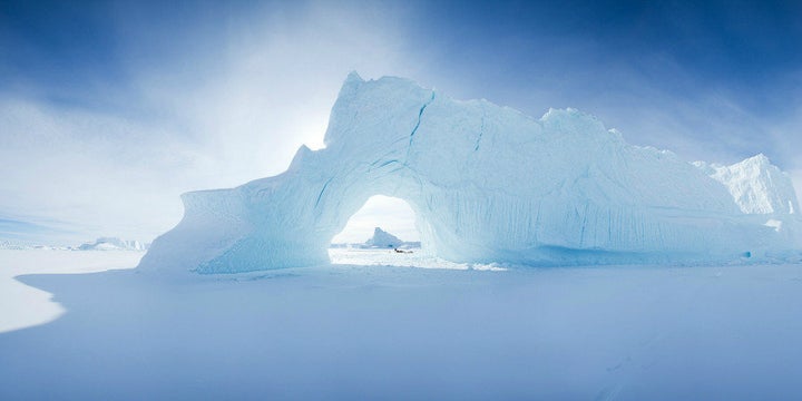 Polar bear sleeping on tiny iceberg drifting in Arctic sea captured in  heartbreaking photo