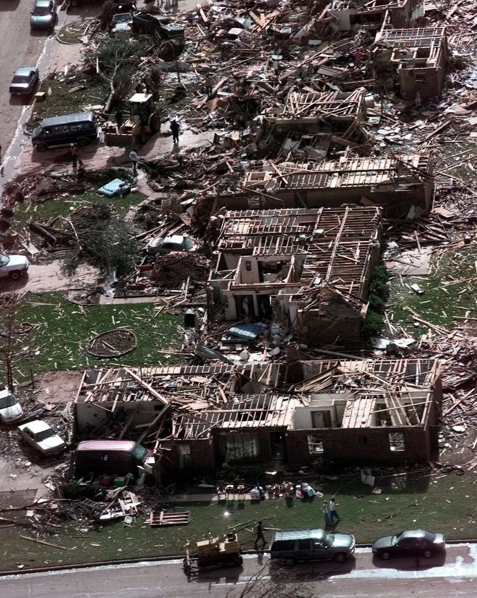 Moore Tornado 2013: Photos Show Oklahoma Twister Devastation (PICTURES ...