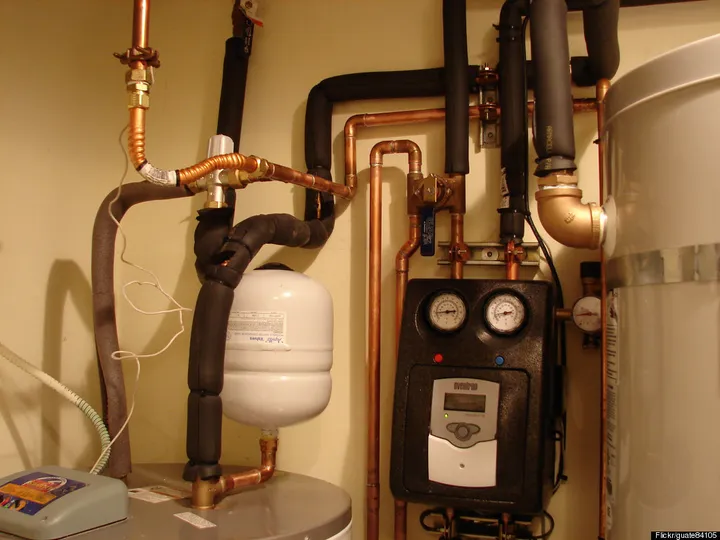 Insulating hot water pipes - EcoRenovator