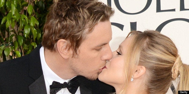 BEVERLY HILLS, CA - JANUARY 13: Actor Dax Shepard (L) and actress Kristen Bell arrive at the 70th Annual Golden Globe Awards held at The Beverly Hilton Hotel on January 13, 2013 in Beverly Hills, California. (Photo by Jason Merritt/Getty Images)