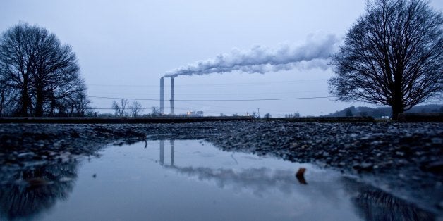 CHESHIRE, OH - FEBRUARY 4: The stacks from the Gavin coal burning power plant tower over the landscape on February 4, 2012 in Cheshire, Ohio. ( (Photograph by Benjamin Lowy/Getty Images) 