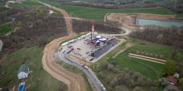 Patterson-UTI Energy Inc. horizontal drilling rig 256 sits on a natural gas pad in Chartiers Township, Washington County, Pennsylvania, U.S., on Friday, April 9, 2010. Companies are spending billions to dislodge natural gas from a band of shale-sedimentary rock called the Marcellus shale that underlies Pennsylvania, West Virginia and New York. The band of rock, so designated because it pokes through near a city of that name in northern New York, may contain 262 trillion cubic feet of recoverable gas, the U.S. Department of Energy estimates. Photographer: Andrew Harrer/Bloomberg via Getty Images