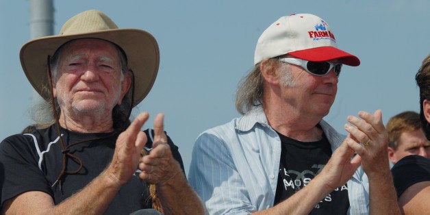 UNITED STATES - SEPTEMBER 09: FARM AID Photo of Neil YOUNG and Willie NELSON, With Neil Young (R) at a press conference at Randall's Island, New York (Photo by Ebet Roberts/Redferns)