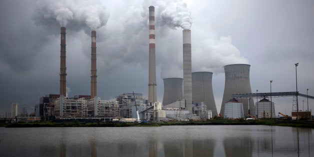 Plumes of water vapor emit from the Tennessee Valley Authority Paradise Fossil Plant in Paradise, Kentucky, U.S., on Tuesday,
