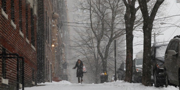 NEW YORK, NY - JANUARY 26: Snow and adverse weather conditions affect the daily life in New York, United States on January 26, 2015. US officials take precautions after American National Weather Service's warnings about the upcoming storm in the country's northeastern region. (Photo by Cem Ozdel/Anadolu Agency/Getty Images)