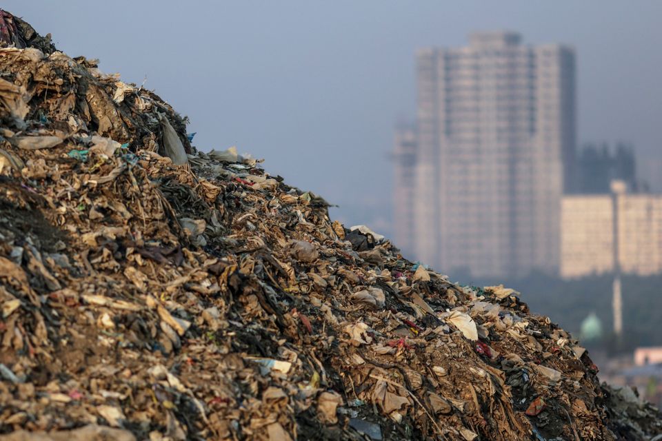Growing garbage mound unnerves Domlur residents