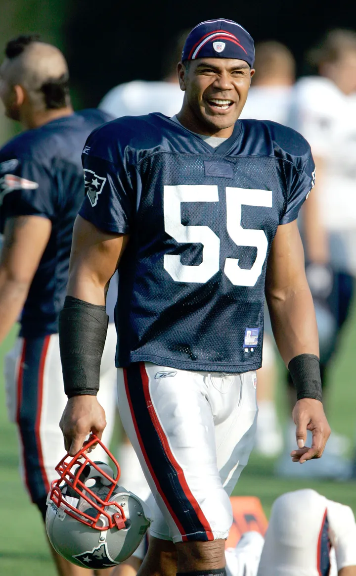 Family, friends and fans mourn NFL star Junior Seau