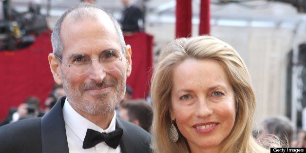 HOLLYWOOD - MARCH 07: Apple's Steve Jobs and Laurene Powell arrive at the 82nd Annual Academy Awards held at Kodak Theatre on March 7, 2010 in Hollywood, California. (Photo by Alexandra Wyman/Getty Images) 
