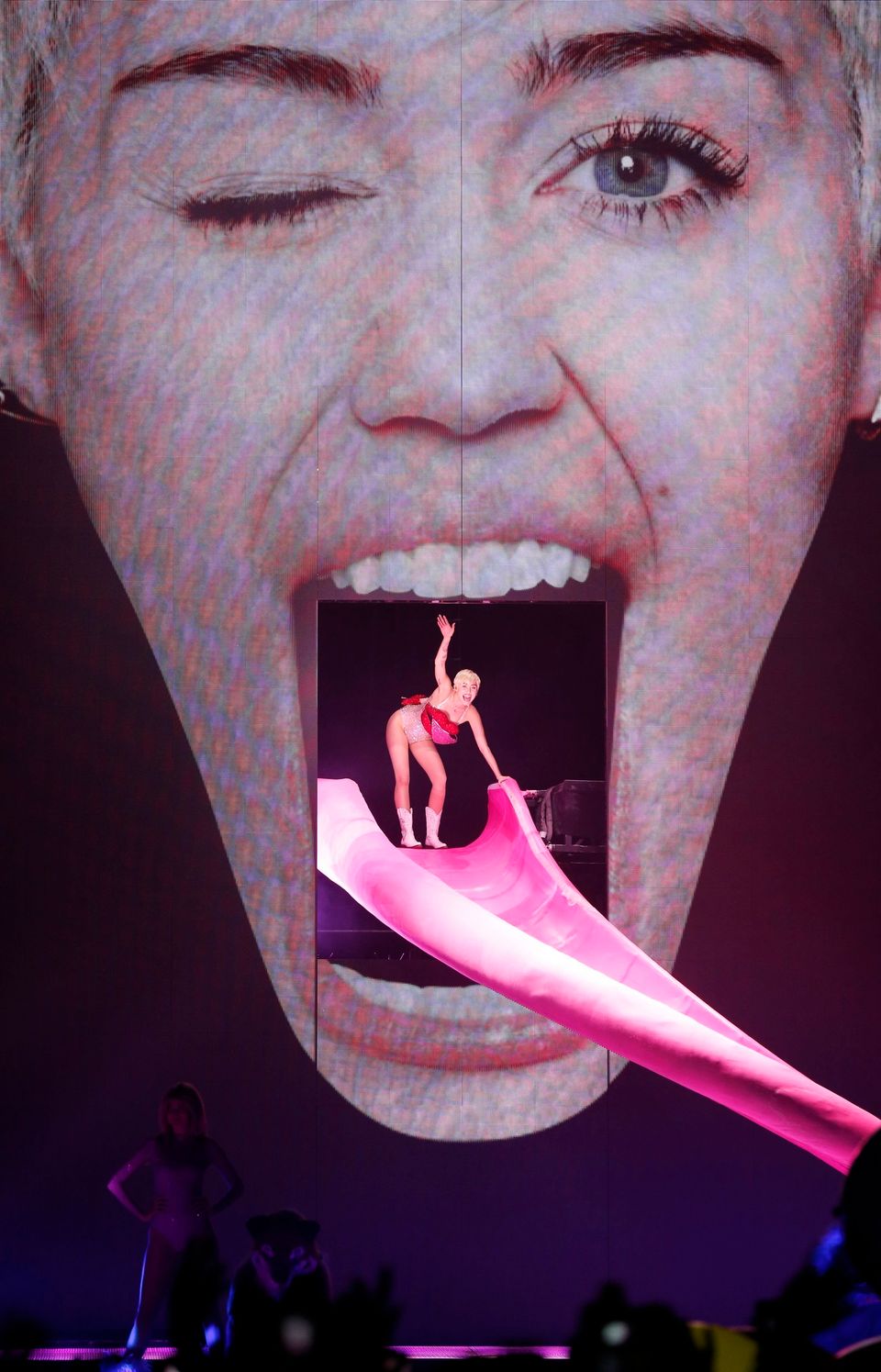 Miley Cyrus Performs 'Bangerz' Tour In London