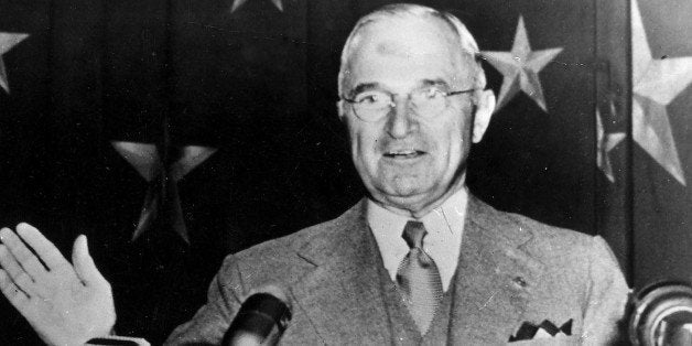 (GERMANY OUT) Truman, Harry S. *08.05.1884-26.12.1972+Staatspraesident (1945-1953), USA- kuendigt auf einer Ansprache vor dem Verband der amerikanischen Zeitungsverleger einen 'Feldzug derWahrheit' an, der die Ueberlegenheit der freiheitlichen, demokratischen Gesellschaften beweisen soll- 1950 (Photo by ullstein bild/ullstein bild via Getty Images)