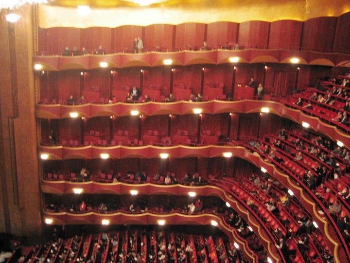 Description Metropolitan Opera (Lincoln Center), auditorium | Source (own photograph) | Date 2003 | Author Photo: Andreas Praefcke | ... 