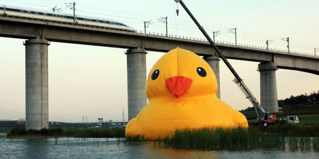 BEIJING, CHINA - SEPTEMBER 06: (CHINA OUT) A giant, inflatable 'Rubber Duck' designed by Dutch conceptual artist Florentijn Hofman is set up at the International Garden Expo on September 6, 2013 in Beijing, China. Beijing will become the 'Rubber Duck' from early September to late October. (Photo by ChinaFotoPress/ChinaFotoPress via Getty Images)