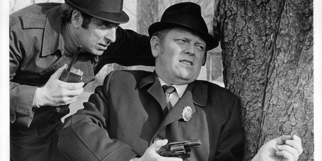 Sonny Grosso pointing gun in a scene from the film 'The French Connection', 1971. (Photo by 20th Century-Fox/Getty Images)