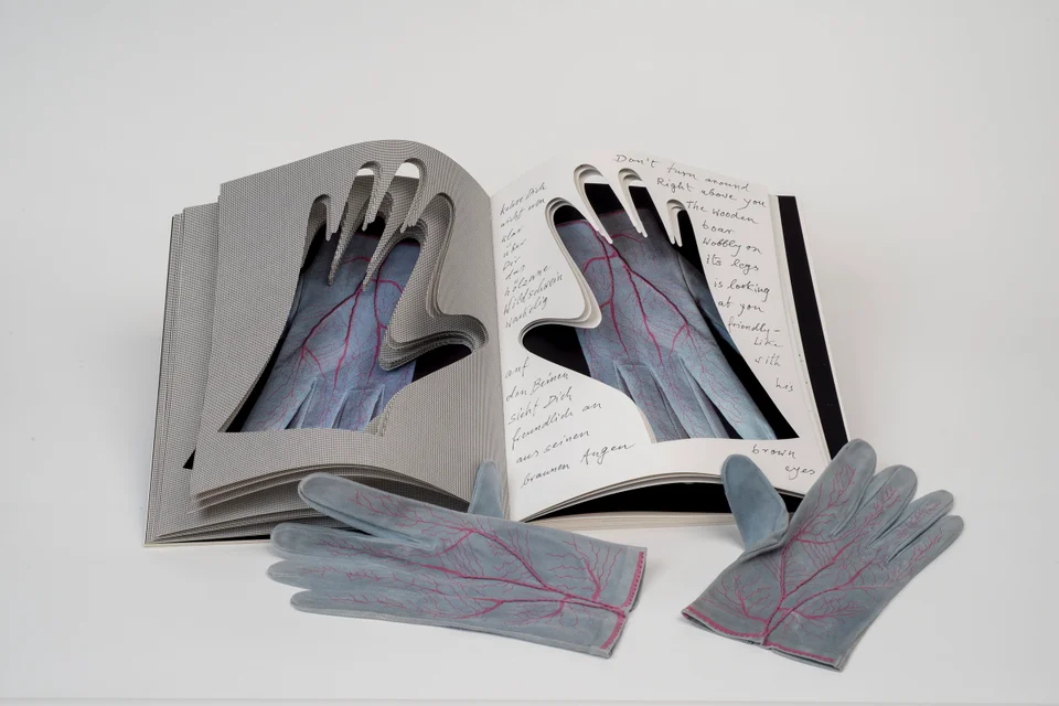 アート・デザイン・音楽 MERET OPPENHEIM BOOK OF IDEAS Meret Oppenheim: My Exhibition - Hardcover – MoMA Design Store