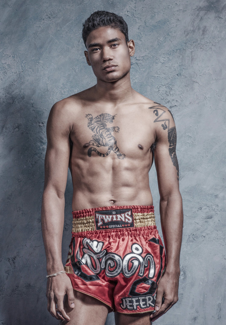 Striking Photos Of Muay Thai Boxers Capture The Softer Side Of   5bb270b82000009900ffeb37 