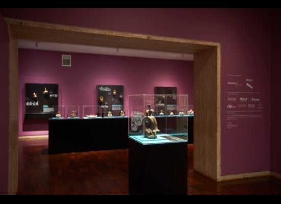 Guests studying artifacts such as Spondylus Jar