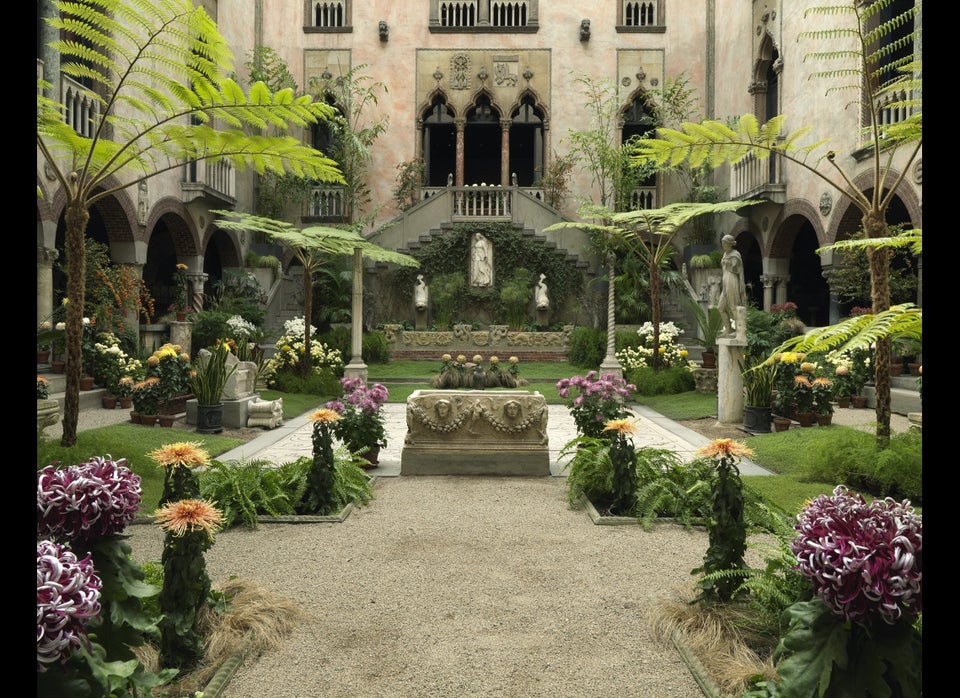 Boston's <a href="http://www.gardnermuseum.org/" target="_hplink">Isabella Stewart Gardner Museum</a> has an inner courtyard,