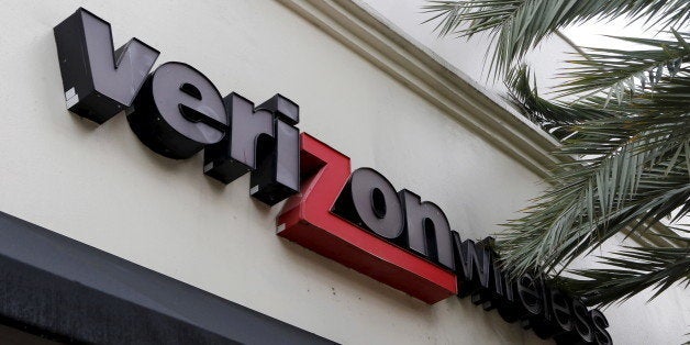 A Verizon Wireless store is shown in Coral Gables, Florida, September 18, 2015. The United States on Friday issued regulations easing restrictions on American companies seeking to do business in Cuba and opening up travel in the latest action to weaken the U.S. trade embargo amid warming relations with the Communist country. REUTERS/Joe Skipper