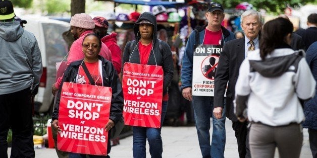 WASHINGTON, USA - MAY 18: Verizon workers on strike march outside of a Verizon Wireless store in downtown Washington, USA on May 18, 2016. (Photo by Samuel Corum/Anadolu Agency/Getty Images)