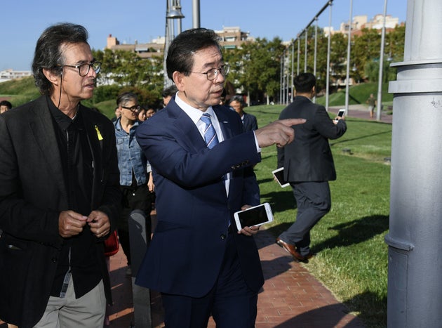 박원순 서울시장이 9월28일(현지시각) 바르셀로나 파르크 데 라 솔리다리탓(Parc de la Solidaritat) 공원을 찾아 시설을 둘러보고 있다.