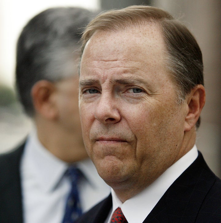 HOUSTON - APRIL 11: Former Enron CEO Jeff Skilling (R) walks to the Bob Casey U.S. Courthouse for the second day of his testimony in his fraud and conspiracy trial, April 11, 2006 in Houston, Teaxas. Skilling, who is accused of repeated lying about Enron's financial health, professed his innocence during his testimony on April 10. (Photo by Dave Einsel/Getty Images)