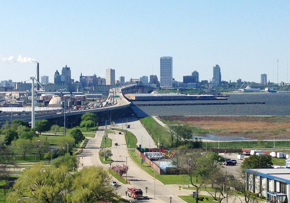 <strong>Population:</strong> 599,000 (28th largest)
<strong>Credit rating:</strong> Aa2, stable
<strong>Violent crime per 100