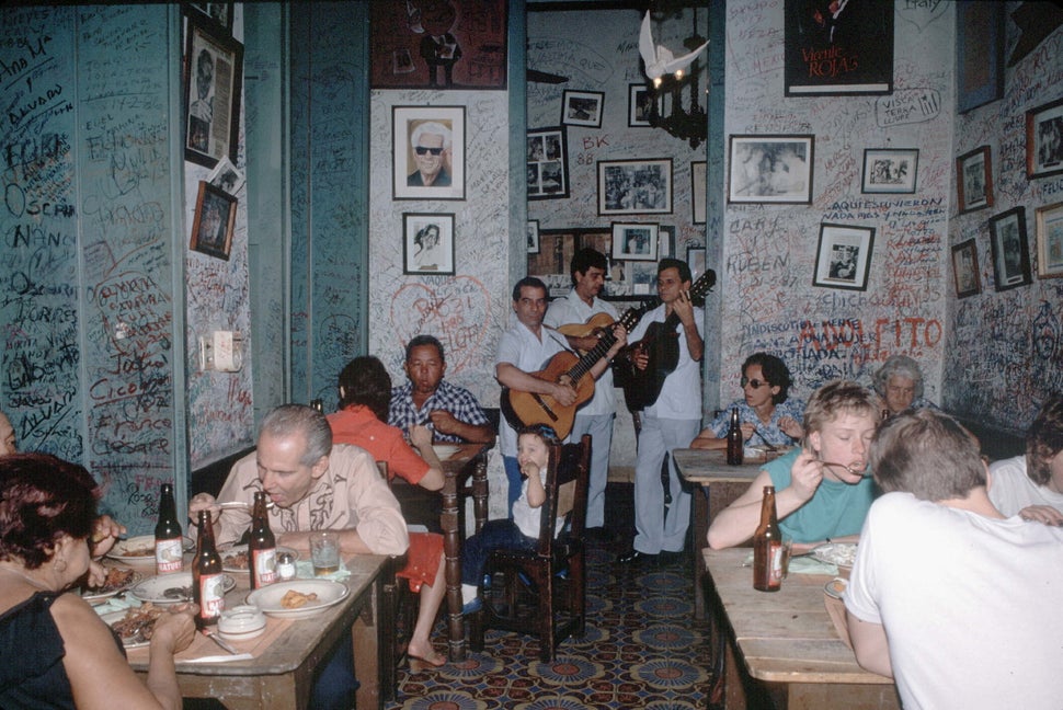 1988 - Bodeguita del Medio, the most famous bar of Havana, frequented by Ernest Hemingway. The lifting of the trade embargo c