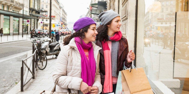 Women looking in shoppingwindow in Parisian street