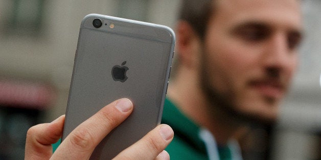 MADRID, SPAIN - SEPTEMBER 26: A man shows his new iPhone outside Puerta del Sol Apple Store as Apple launches iPhone 6 and iPhone 6 Plus on September 26, 2014 in Madrid, Spain. Customers started to queue 20 hours prior to the opening of the store for the launch of Apple's new smartphones. (Photo by Pablo Blazquez Dominguez/Getty Images)