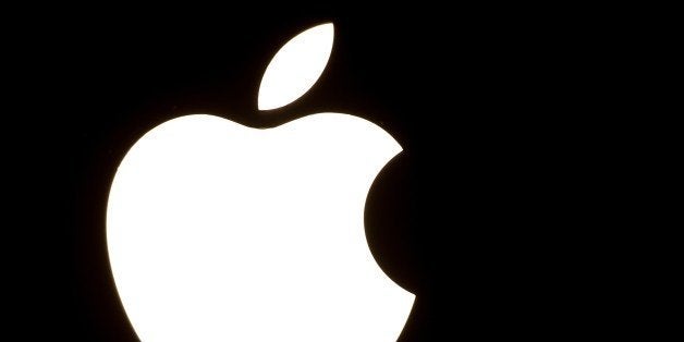 An illustration of the Apple Inc. logo taken of January 30, 2015 in Lille. AFP PHOTO / PHILIPPE HUGUEN (Photo credit