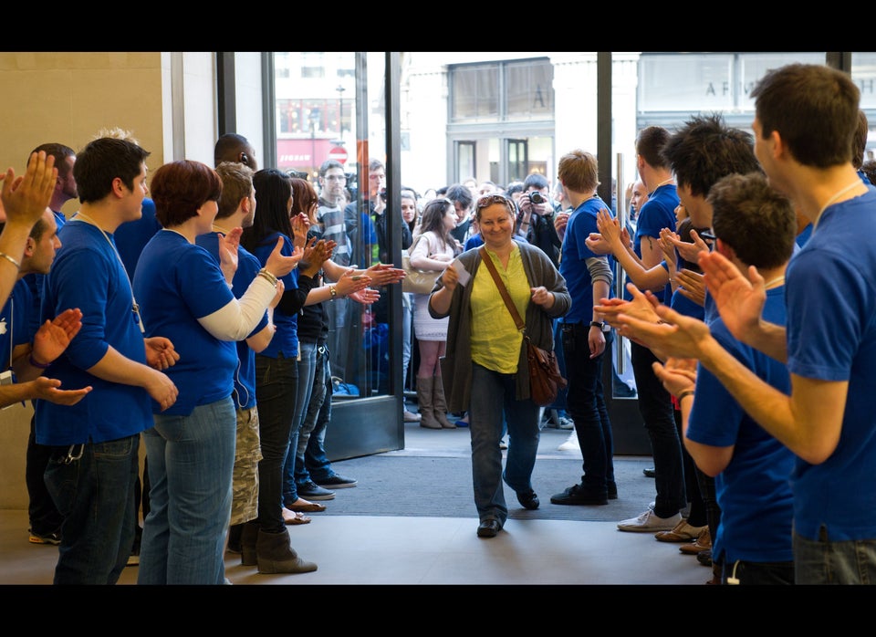 The Apple Store on Regents Street Launches The Ipad 2