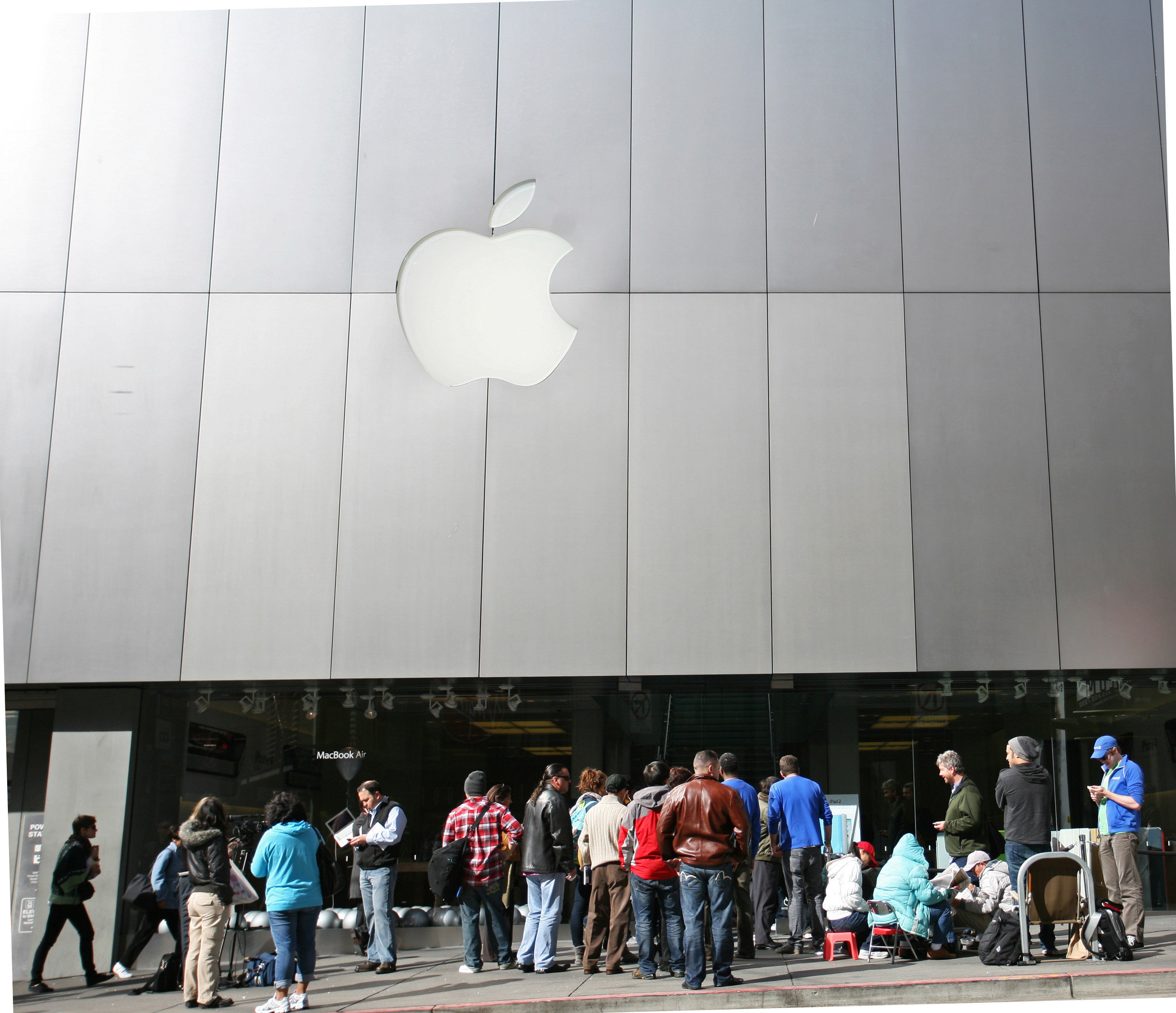 Apple Is Tech's 'Least Clean' Company: Greenpeace | HuffPost Impact