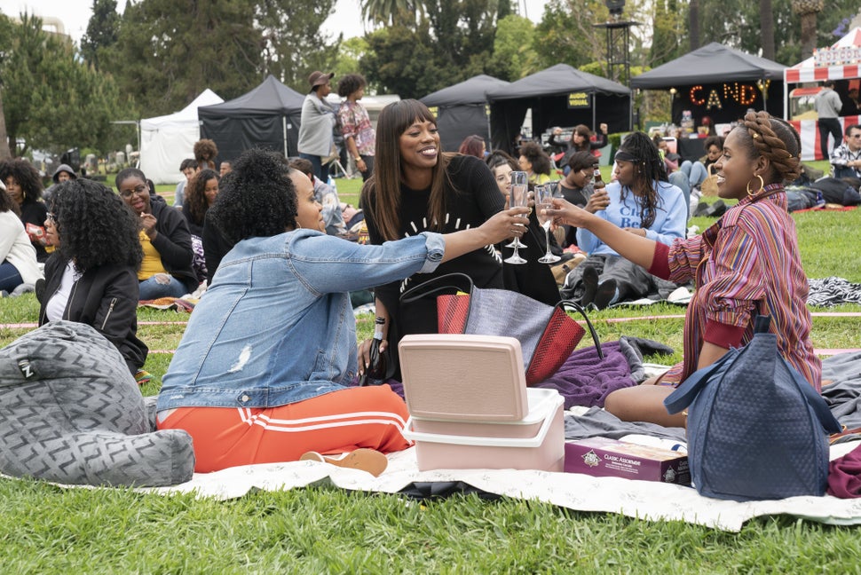 Issa, Molly and Kelli (Natasha Rothwell) each run into their old work at the same event.