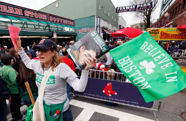 Red Sox stay 'Boston Strong' with emotional Fenway Park ceremony