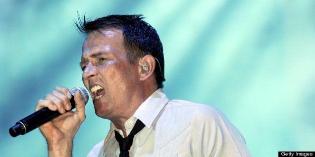 SACRAMENTO, CA - SEPTEMBER 23: Scott Weiland of Stone Temple Pilots performs as part of the Aftershock Music Festival at Discovery Park on September 23, 2012 in Sacramento, California. (Photo by Tim Mosenfelder/Getty Images)