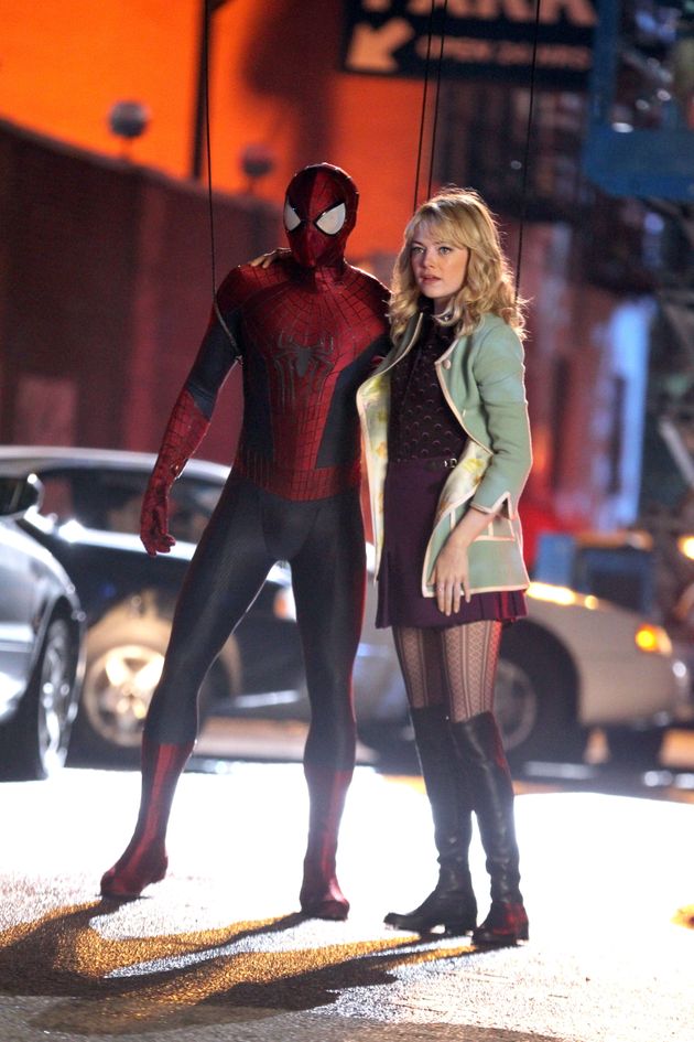 Emma Stone S Gwen Stacy Outfit On Set Of Amazing Spider Man 2 Might Be Giant Spoiler Photos Huffpost